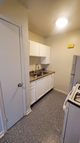 Country Cove Kitchen Area - Country Cove Apartments