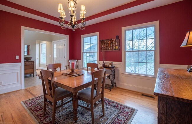 Building Photo - Charming Wyatt Farms Home with Stunning Vi...