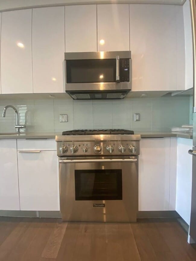 Building Photo - FURNISHED OR UNFURNISHED! One of the Most Desirable Locations On the Wharf!  1 Bed at the VIO! Av...