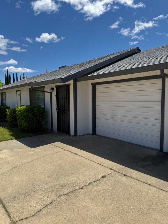 Building Photo - 2556 Sabre Ct
