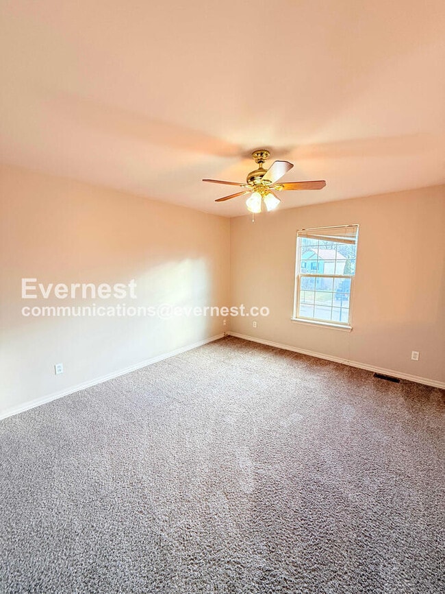 Building Photo - 1660 Brookdale Dr