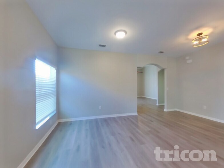Building Photo - 3921 Langdrum Dr