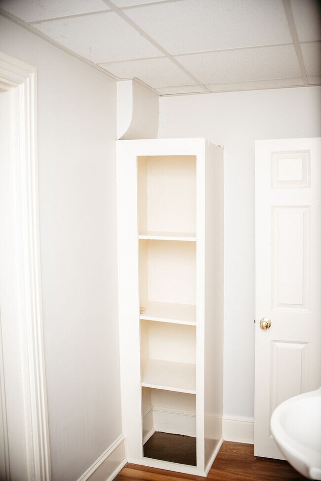 Building Photo - 331 N 3rd St