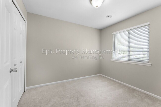 Building Photo - 473 N Hix Rd