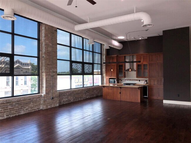 Building Photo - 110 W 2nd St