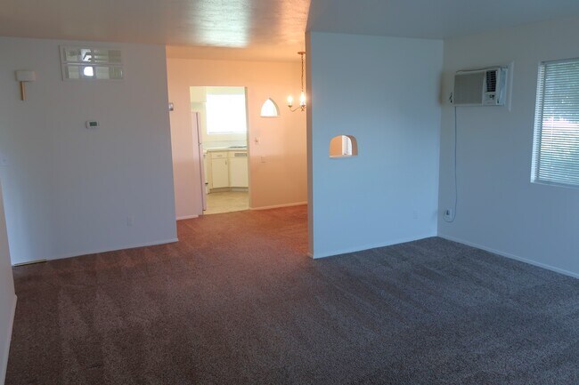 Building Photo - 121 N Miller St