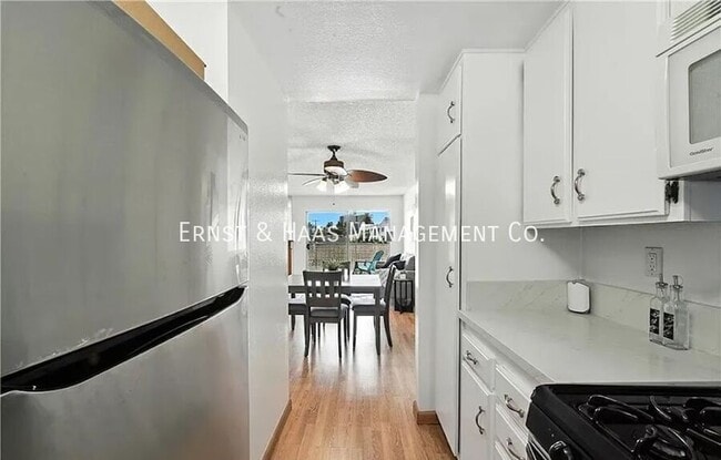 Building Photo - 955 E 3rd St