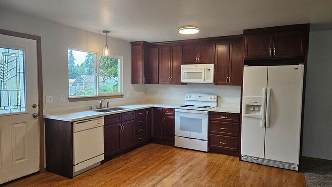 Building Photo - Parkland/Tacoma 3bdr 2bath home w/ Large 2...