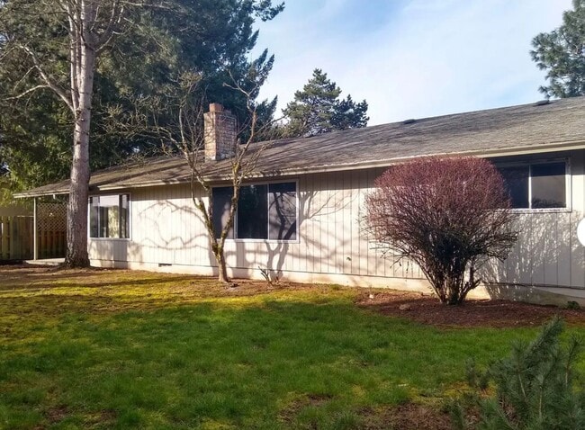 Building Photo - Beautiful 3 bedroom ranch on quiet cul-de-...