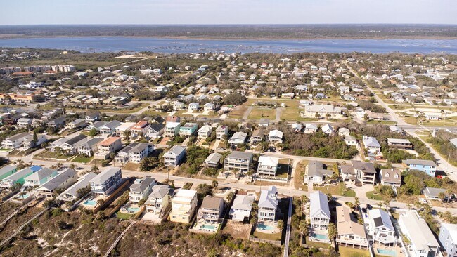 Building Photo - Pelican Way