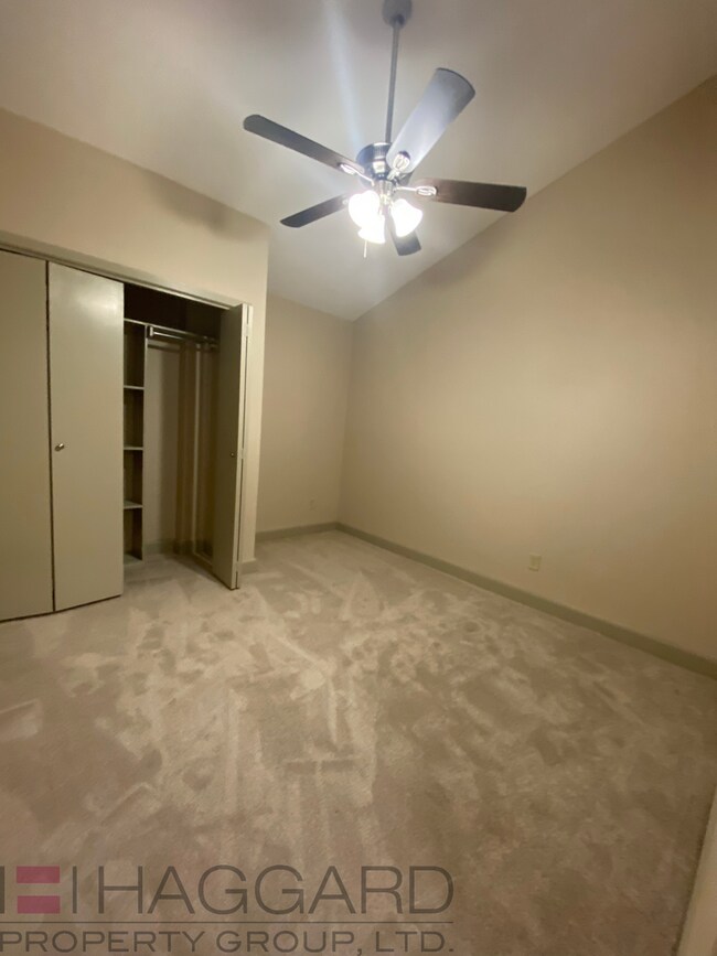 Building Photo - 3 bedroom 2 bathrooms