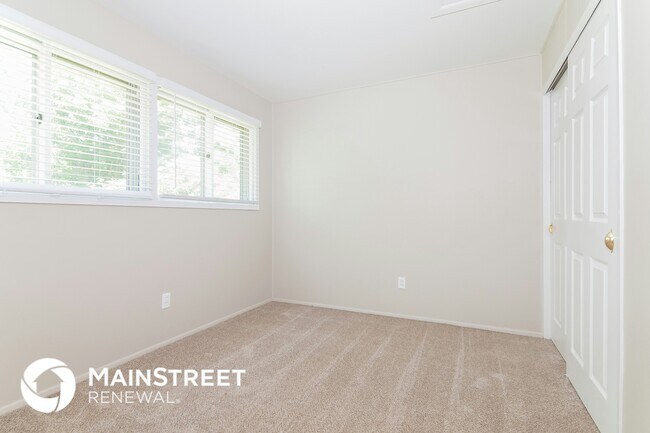 Building Photo - 3150 Durwood Dr