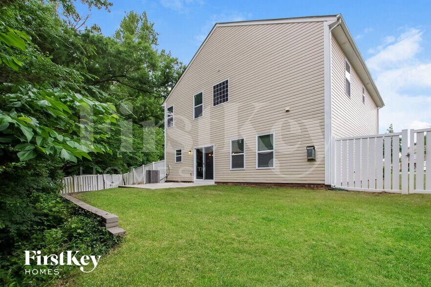 Building Photo - 8054 Hereford St