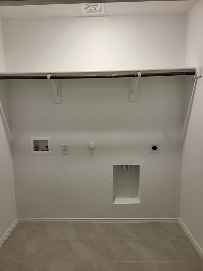 Laundry - 6020 Sumlin Way