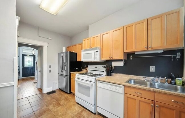 Building Photo - 3148 Linwood Ave