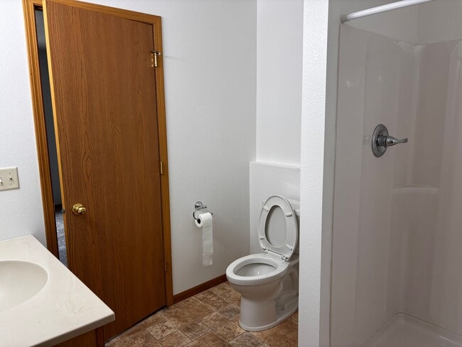 Building Photo - 1008