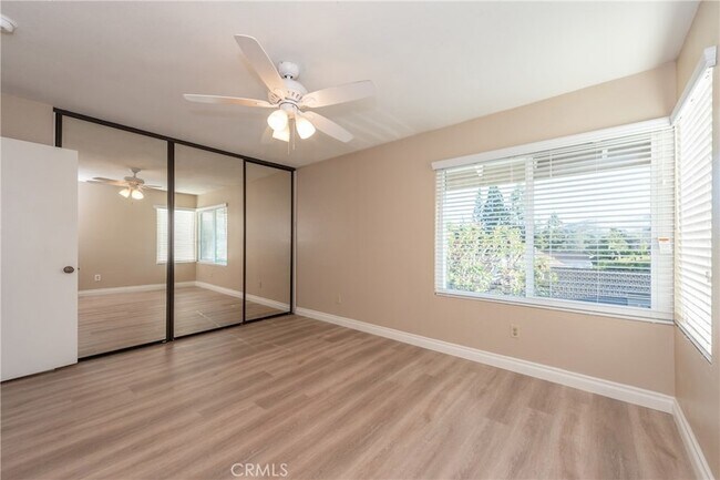 Building Photo - 6 Elderberry