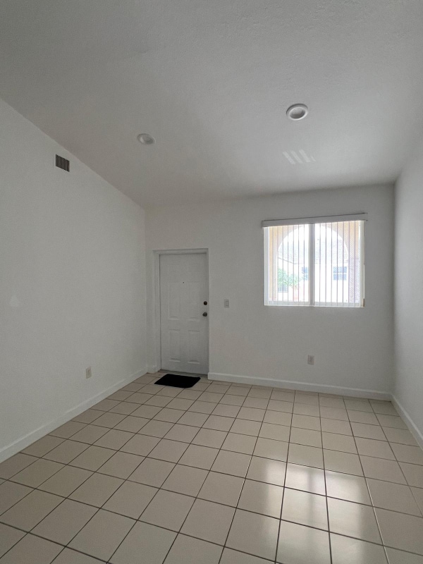 Building Photo - 1536 SE 25th St