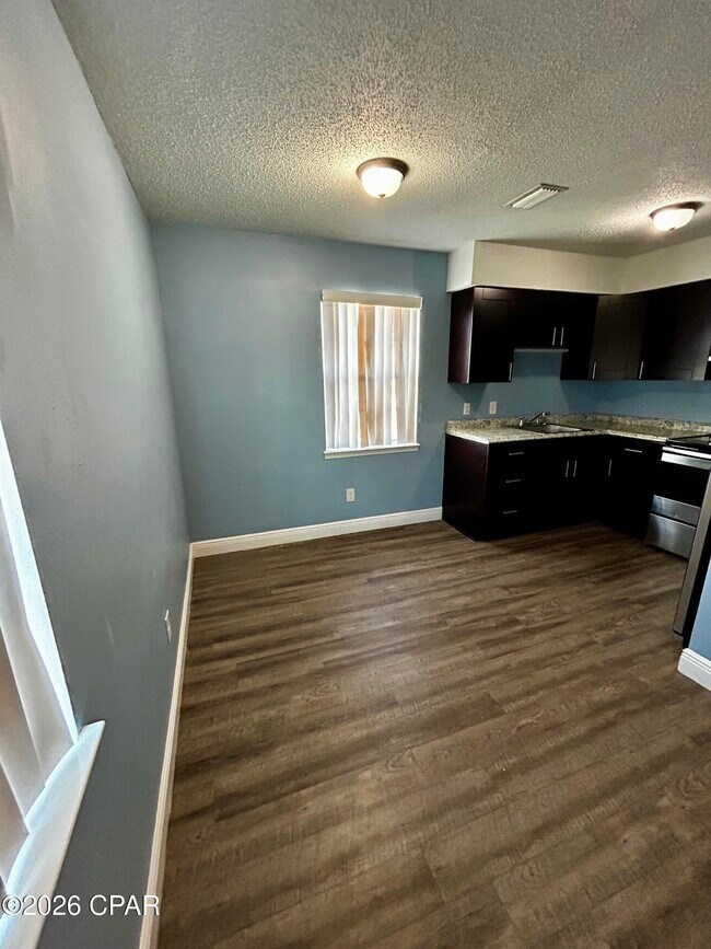 Building Photo - 6321 Lenawee St