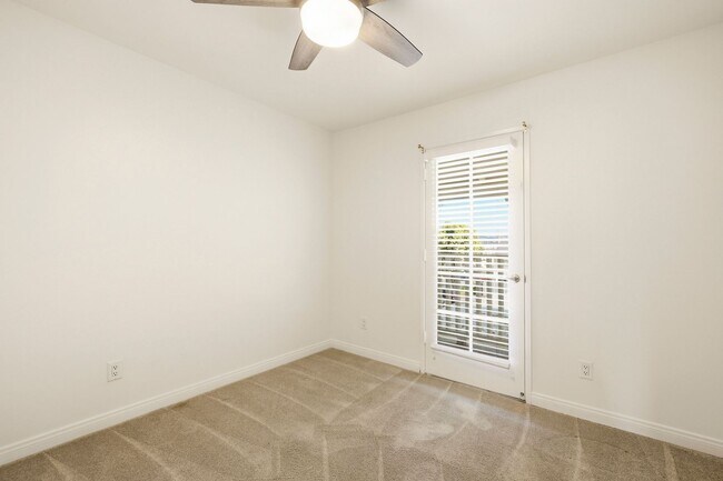 Building Photo - Remodeled 3bd/2.5bath steps from beaches, Racetrack, and Cedros Design district