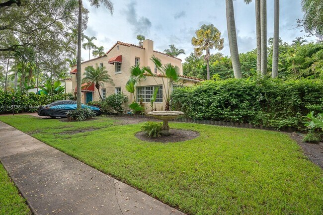 Primary Photo - 423 Alcazar Ave