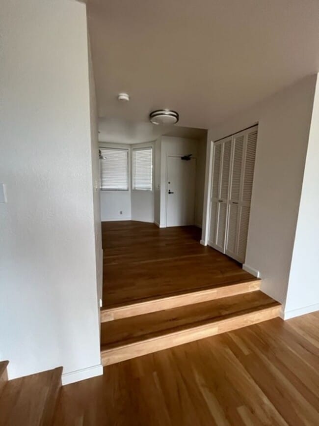 Building Photo - Quiet Spacious Unit $2,800 2/2/1 available...