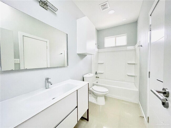 Building Photo - 23 Summerland Ln