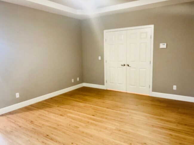 Building Photo - Must See! Beautiful 3bd/ + Bonus Rm/2.5 bath/ Primary Bed on Main/ /Heat Pump/Updated Features