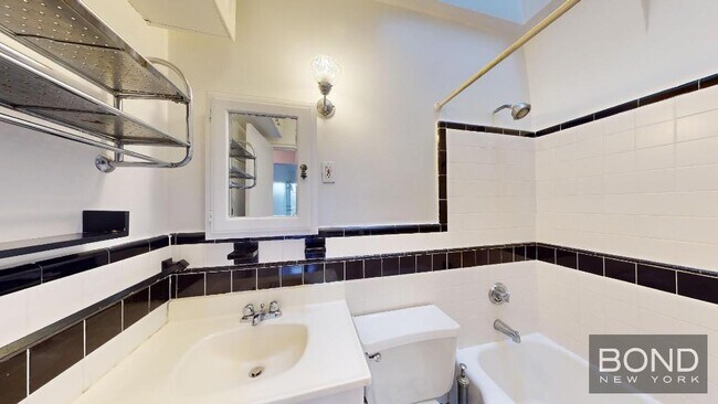 Building Photo - 303 W 106th St