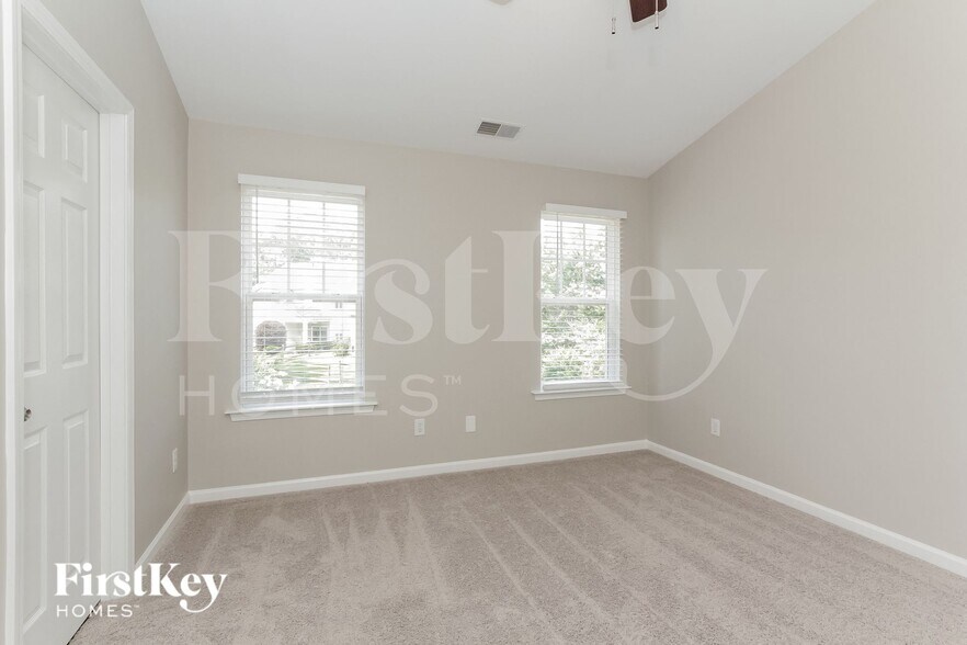 Building Photo - 2607 Winding River Dr