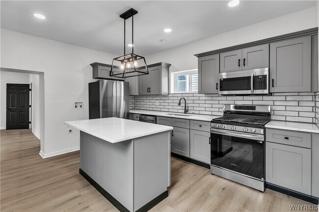 Building Photo - 545 Niagara St
