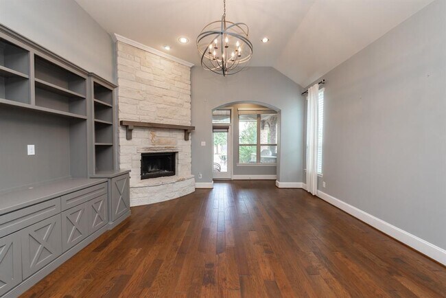 Building Photo - 29010 Pinnacle Ridge Dr