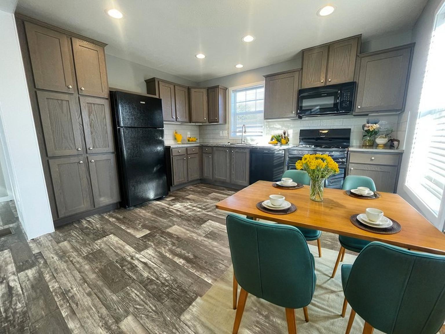 Building Photo - 38033 Ducharme Dr