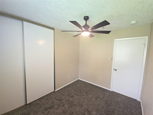 Building Photo - 11130 Thunderhaven Dr