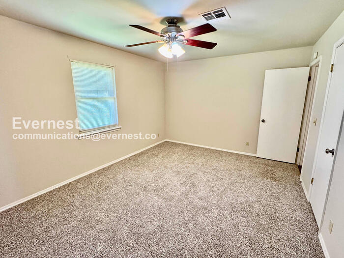 Building Photo - 5024 S Birch Ave