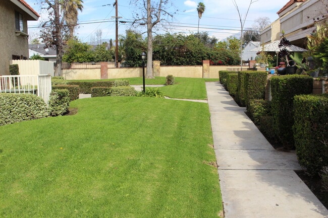 Building Photo - Available now! 2 bedroom/2 bath condo located in the Tanglewood Villas of Pomona!