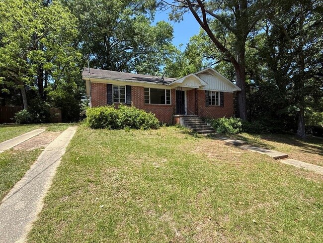 Building Photo - 700 Lilac Ave