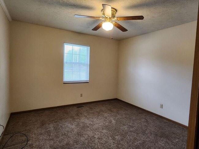 Building Photo - 3 Bedroom Duplex in East Glenn