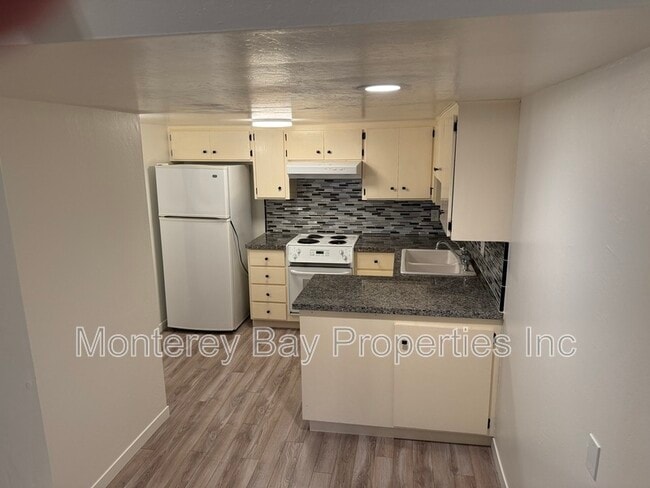 Building Photo - 395 Tabor Dr