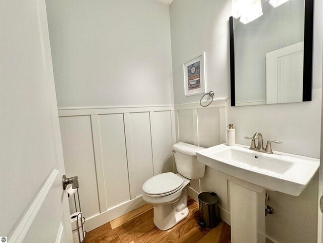 Building Photo - 982 Lake Ridge Dr