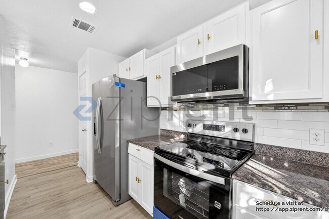 Building Photo - 3226 Navaro St