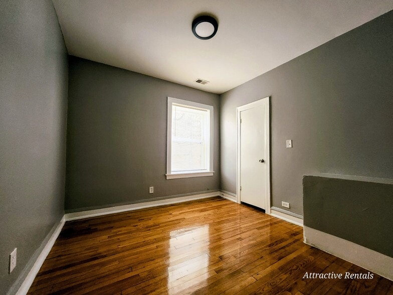 Building Photo - 1615 W 78th St