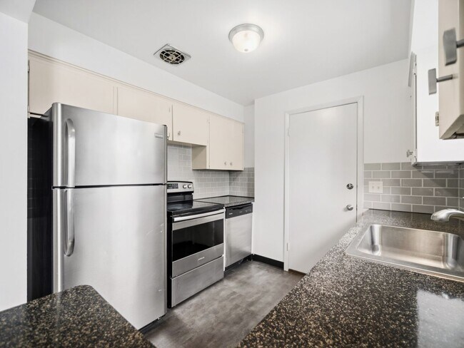 Building Photo - Spacious Unfurnished Home in Northwest Spokane