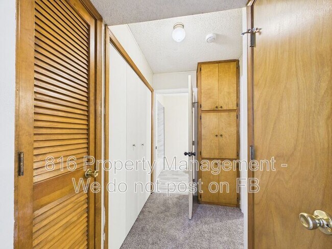 Building Photo - 402 S Commercial Ave