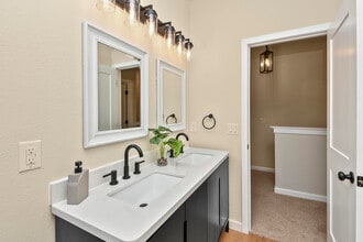 Building Photo - 1220 E Pacific St