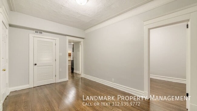 Building Photo - 1843 W 54th St