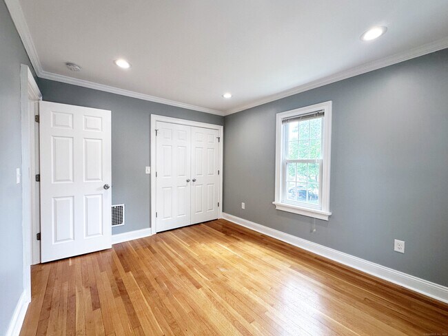 Building Photo - 826 Black Rock Tpke
