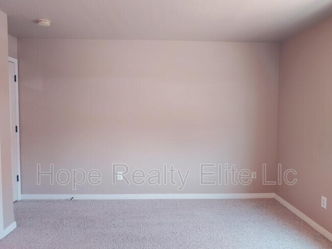 Building Photo - 1555 Promontory Bluff View