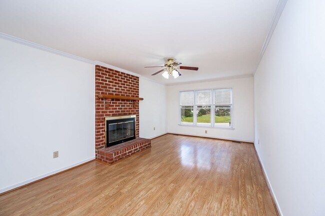 Building Photo - Very Well Maintained Midlothian Home Avail...