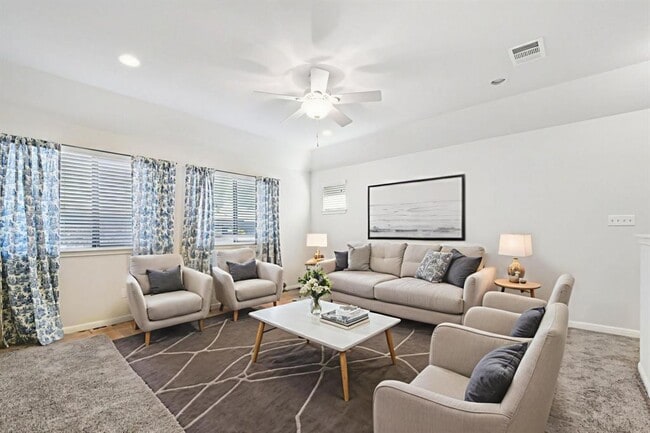 Building Photo - 2244 Hilltop Climb Dr